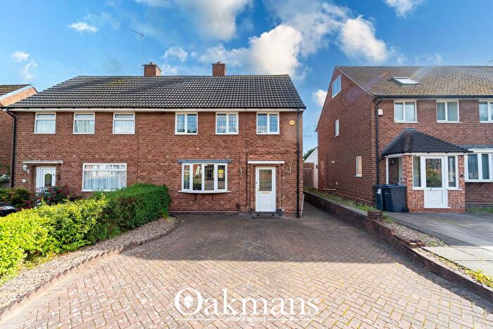 3 Bedroom Semi-Detached House For Sale In South Road, Birmingham, B31