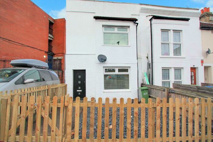2 Bedroom End Of Terrace House To Rent In Mineral Street, Plumstead, SE18