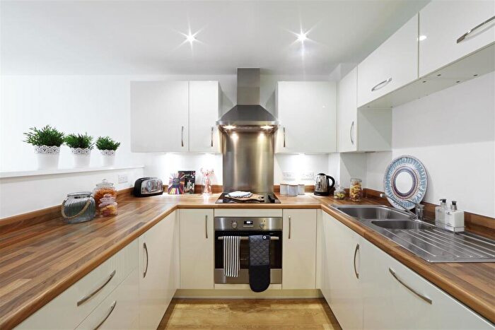 2 Bedroom Apartment To Rent In Heyfields, Worsley, M28