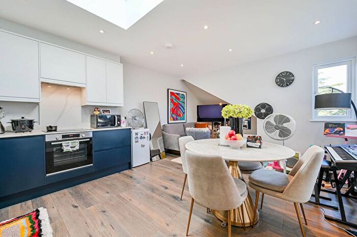 2 Bedroom Flat To Rent In Twyford Avenue, North Ealing, London, W3