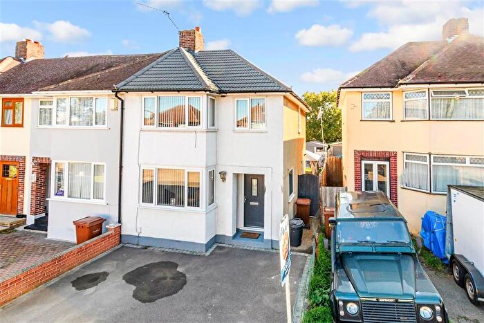 2 Bedroom End Of Terrace House For Sale In Binland Grove, Chatham, Kent, ME5