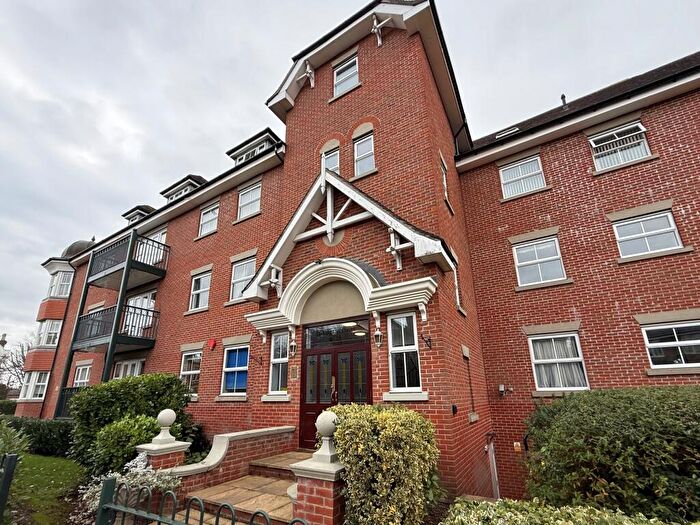 2 Bedroom Flat To Rent In The Ridgeway, Enfield, EN2