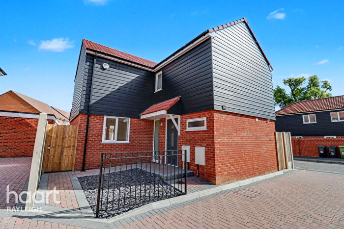 3 Bedroom Detached House For Sale In Fairview Crescent, Rayleigh, SS6