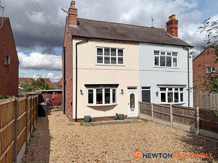 3 Bedroom Semi-Detached House For Sale In Farndon Road, Newark, NG24