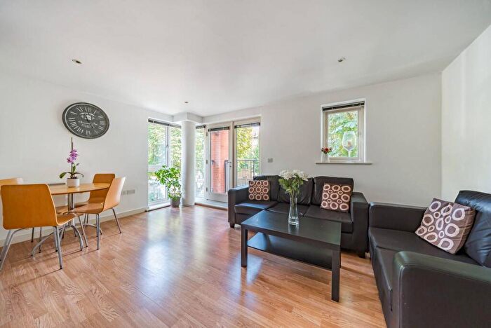 2 Bedroom Flat To Rent In Eastside Mews, Mile End, London, E3