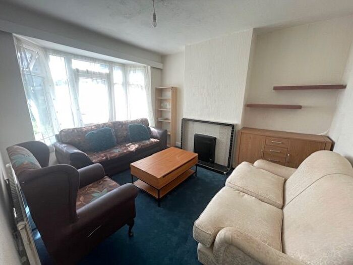 4 Bedroom Semi-Detached House To Rent In Church Road, Hounslow, TW5
