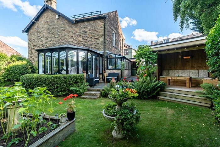 5 Bedroom Detached House For Sale In Hallowes Lane, Dronfield, S18