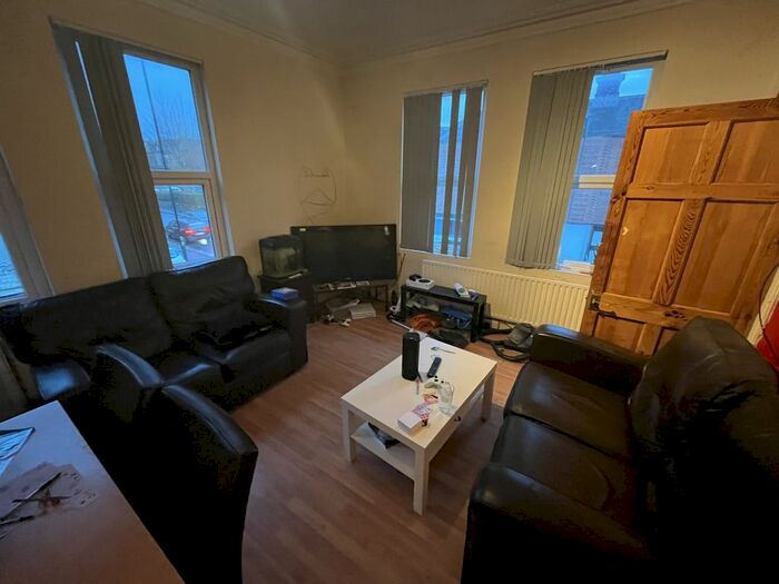 3 Bedroom Flat To Rent In Brudenell Road, Leeds, LS6