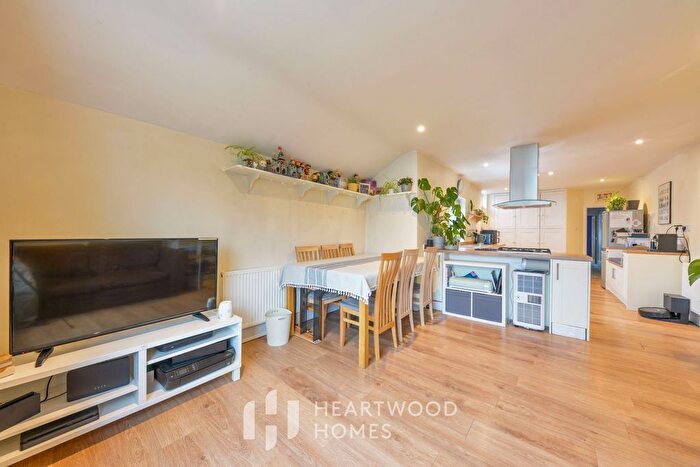 2 Bedroom Maisonette For Sale In Castle Road, St. Albans, AL1