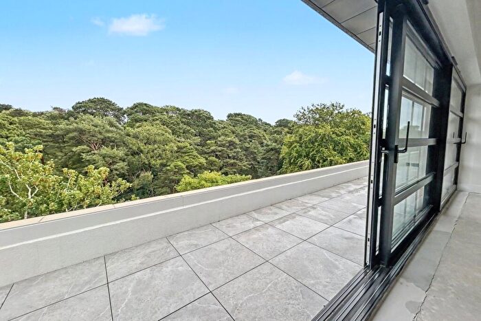3 Bedroom Penthouse For Sale In Alum Chine, BH4