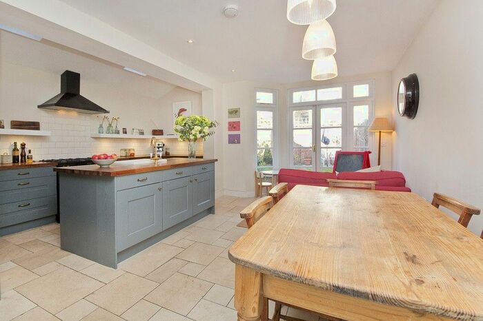 5 Bedroom Semi-Detached House To Rent In Fletching Road, London E5