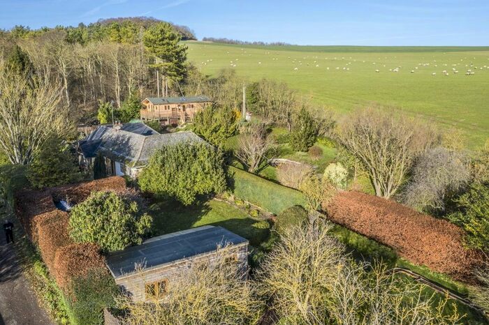 4 Bedroom Bungalow For Sale In Aston Upthorpe, Oxfordshire, OX11