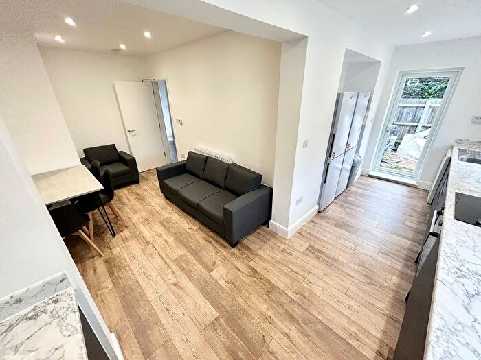 5 Bedroom Semi-Detached House To Rent In Deerbarn Road, Guildford, GU2