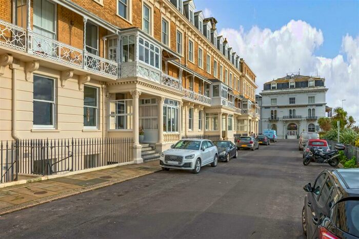 3 Bedroom Flat To Rent In Heene Terrace, Worthing, BN11