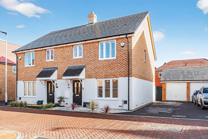 3 Bedroom Semi-Detached House For Sale In Grasmere Place, Wixams, MK45