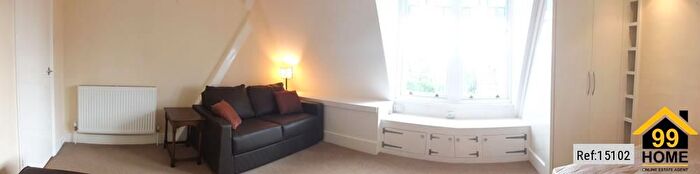 1 Bedroom Flat To Rent In Wellington Road, Hampton Hil, Middlesex, TW12