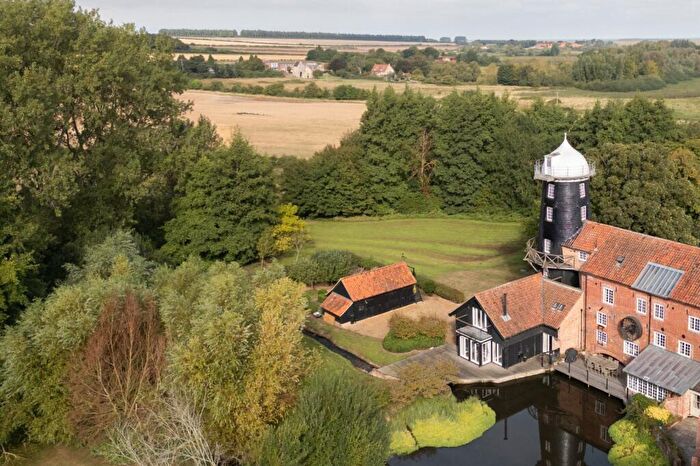 4 Bedroom Barn Conversion For Sale In Burnham Overy Town, Norfolk, PE31