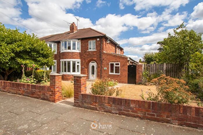 3 Bedroom Semi-Detached House For Sale In Rose Hill Rise, Bessacarr, Doncaster, DN4