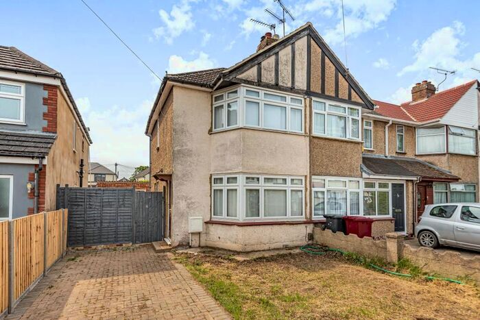 3 Bedroom End Of Terrace House To Rent In Littleport Spur, Slough, SL1