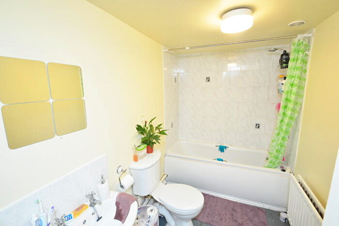 2 Bedroom Flat To Rent In Egerton Road North, Chorlton, Manchester, M21
