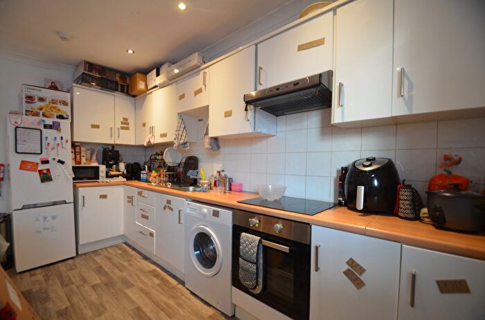 5 Bedroom Semi-Detached House To Rent In High Street, Egham, TW20