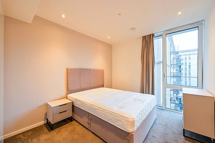 3 Bedroom Flat To Rent In Applegate House, Victory Plaza, Stratford, London, E20