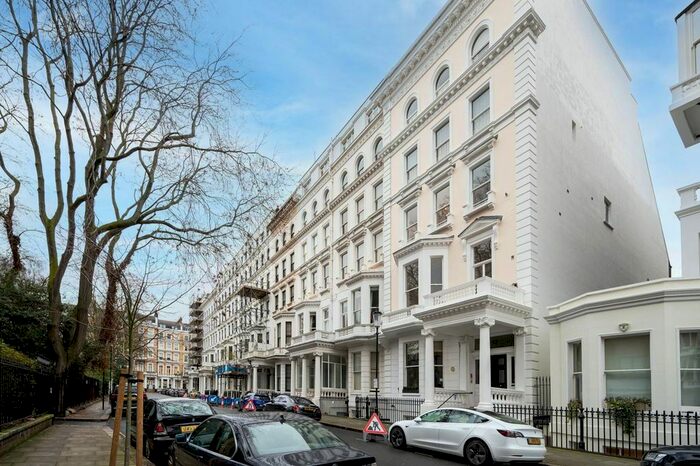 3 Bedroom Flat To Rent In Queens Gate Gardens, South Kensington, London, SW7