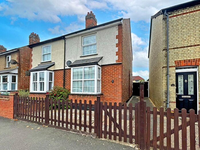 3 Bedroom Semi Detached House For Sale In Banks Road, Biggleswade, SG18