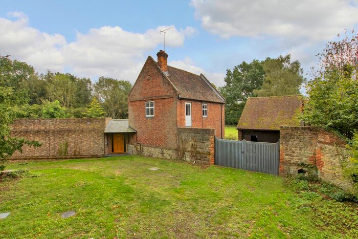 4 Bedroom Detached House For Sale In Ashford Road, Bearsted, Maidstone, Kent, ME14