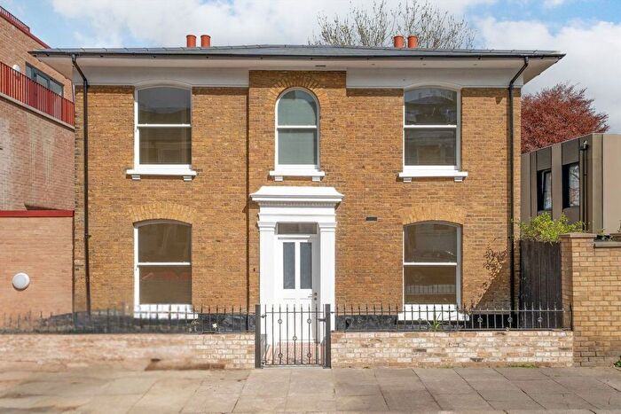4 Bedroom Detached House For Sale In Geoffrey Road, Brockley, SE4