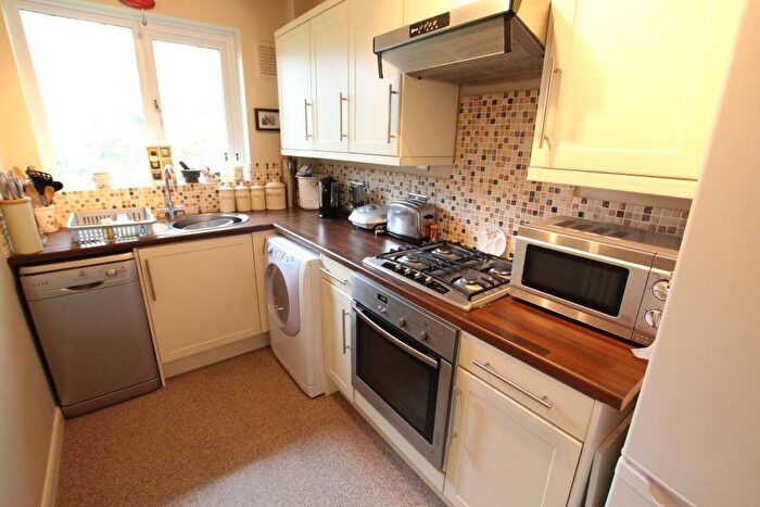 1 Bedroom Flat To Rent In Addlestone, Surrey, KT15