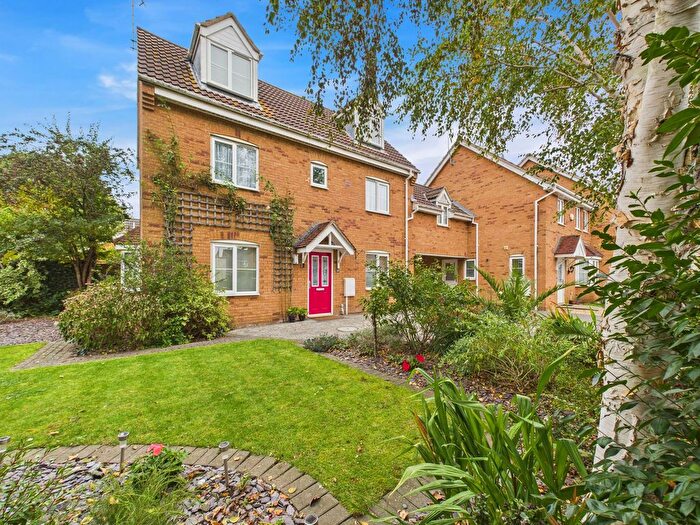 4 Bedroom Link Detached House For Sale In Jubilee Way, Crowland, PE6