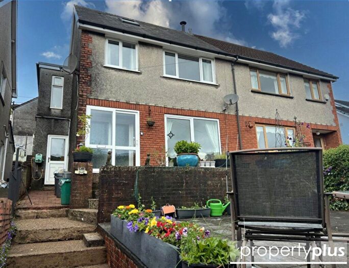4 Bedroom Semi-Detached House For Sale In Aldergrove Court, Porth, Rhondda Cynon Taff, CF39