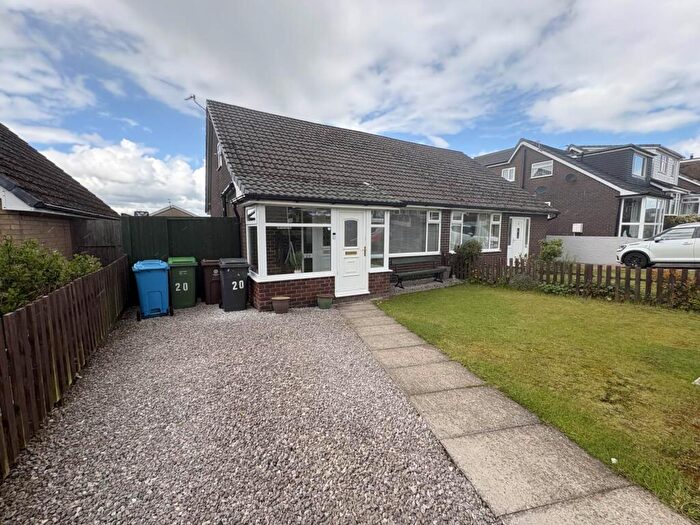2 Bedroom Semi-Detached House For Sale In Lichfield Drive, Oldham, OL9