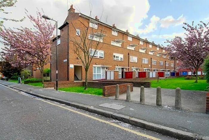 3 Bedroom Flat To Rent In Congreve Street, Southwark, London, SE17