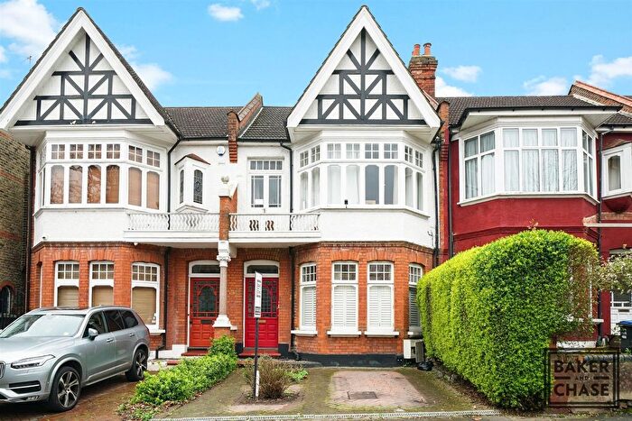 3 Bedroom Flat For Sale In Fox Lane, London, N13