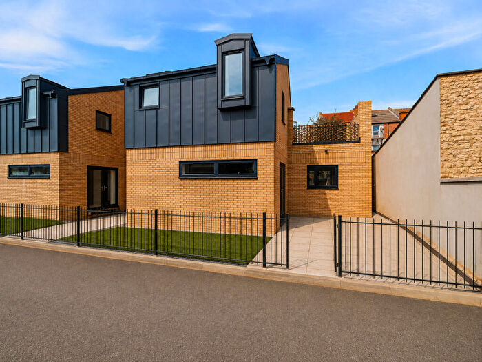 3 Bedroom Mews For Sale In Market Garden Mews, Chadwell Heath, RM6