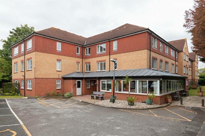 1 Bedroom Flat To Rent In Cambridge Park, Wanstead, E11