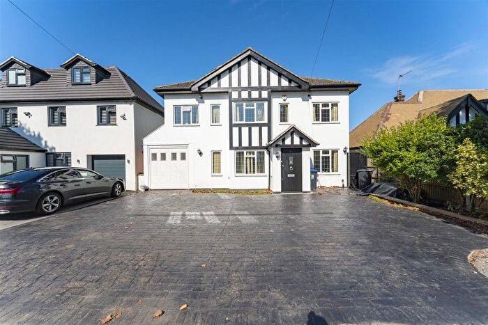 5 Bedroom Detached House For Sale In Wellesley Avenue, Iver, SL0