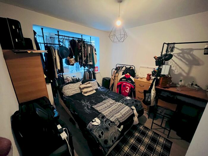 Studio To Rent In Campus Road, London, E17