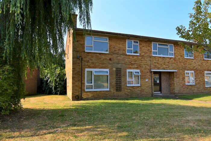 1 Bedroom Flat To Rent In Runsley, Welwyn Garden City, AL7