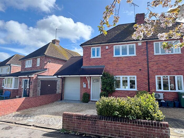 3 Bedroom Semi Detached House For Sale In Oaken Grove, Newbury, RG14