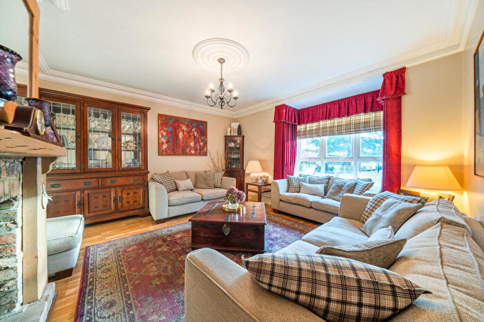 6 Bedroom Semi-Detached House For Sale In Addlestone, Surrey, KT15