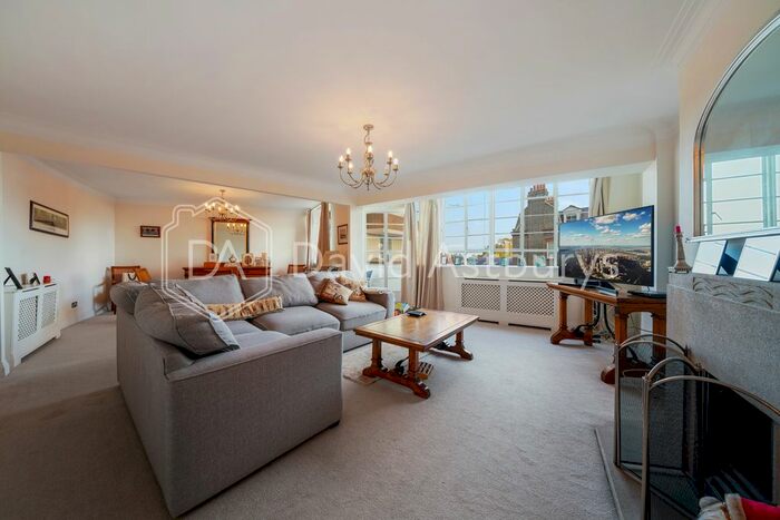 3 Bedroom Flat To Rent In Cholmeley Park, Highgate, London, N6