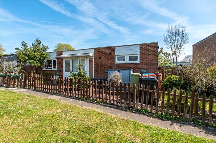 3 Bedroom Bungalow For Sale In Sheelin Grove, Bletchley, Milton Keynes, Buckinghamshire, MK2