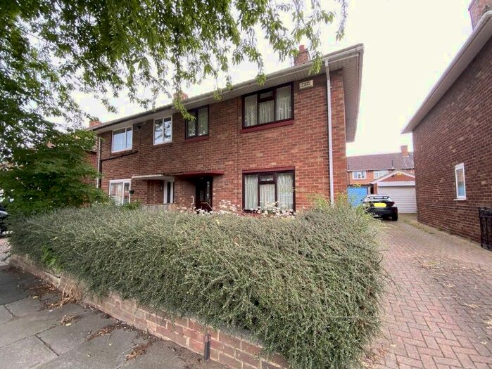 3 Bedroom Semidetached House For Sale In Cavendish Road, Beechwood