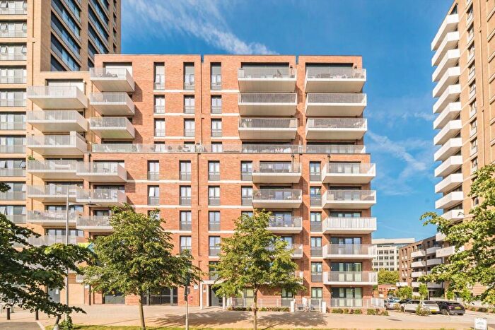 1 Bedroom Flat For Sale In Lakeside Drive, Park Royal, NW10