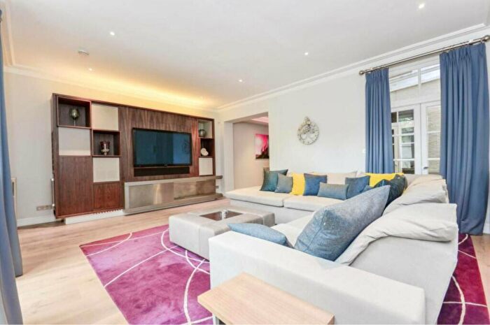 2 Bedroom Apartment To Rent In Redcliffe Square, London, SW10