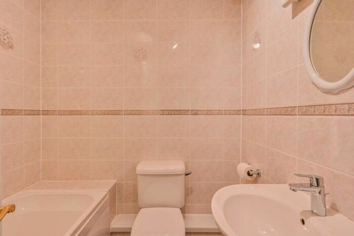 2 Bedroom Flat To Rent In Chase Side, , Southgate, London, N14
