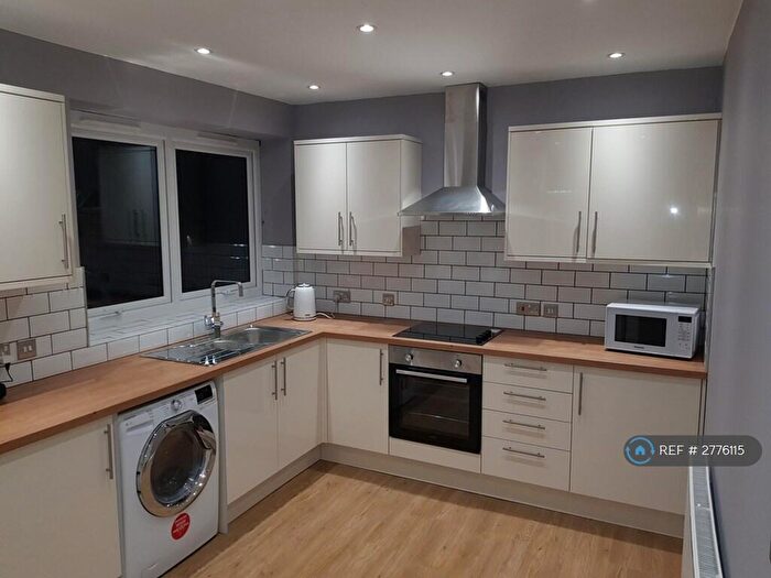 3 Bedroom Flat To Rent In Marlborough Grange, Leeds, LS1